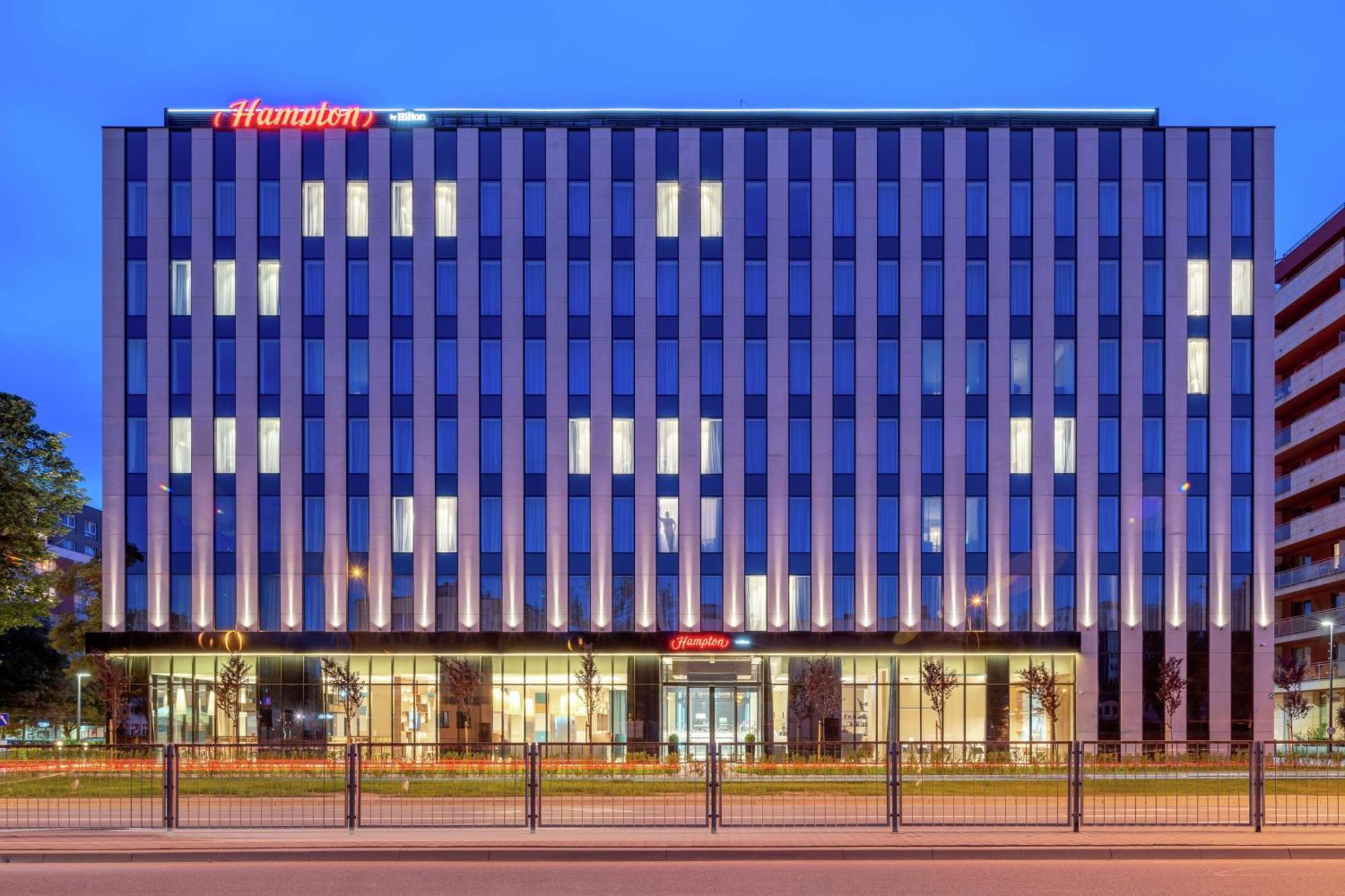 Отель Hampton By Hilton Warsaw Mokotow Экстерьер фото